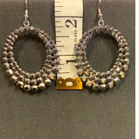 Hoop rhinestone in gun metal finish shines multiple colors, really PRETTY - Picture 2 of 3